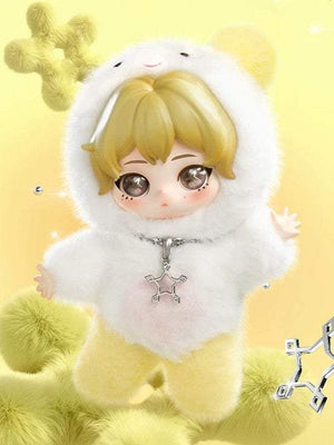 View the yellow character close-up in the نومي بلايند بوكس series by pop mart, featuring authentic بلايند بوكس and صندوق غامض collectibles from بوب مارت.