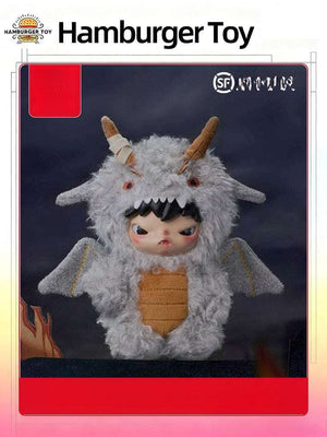 Check out the white horned figure in نومي بلايند بوكس items by pop mart, offering incredible بلايند بوكس and صندوق غامض surprises styled by بوب مارت.