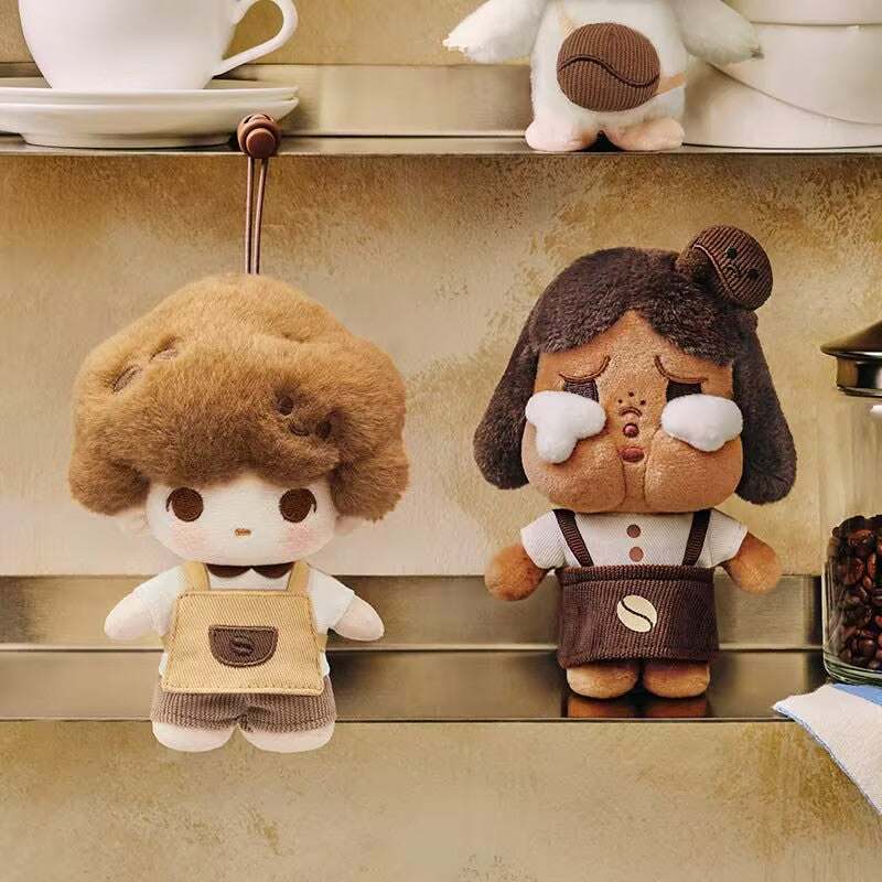 View the close-up details of the barista figure in the نومي بلايند بوكس series by pop mart, featuring authentic بلايند بوكس and صندوق غامض collectibles from بوب مارت.