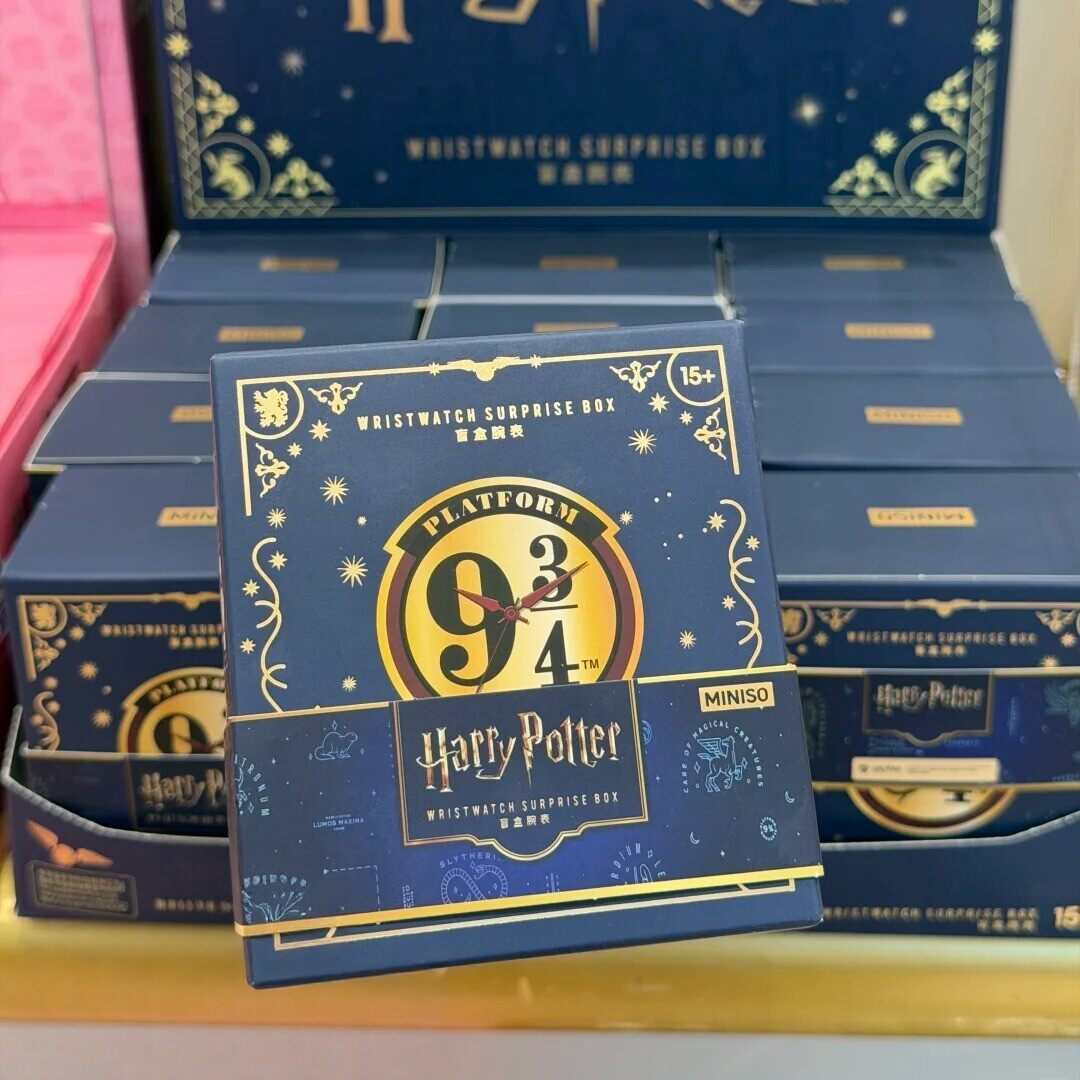 أضف مجموعة الساعات الكاملة لمجموعتك عبر نومي بلايند بوكس ومتاجر pop mart ضمن عالم الـ بلايند بوكس وصندوق غامض، وتفقد تفاصيل بوب مارت في كل صندوق غامض.