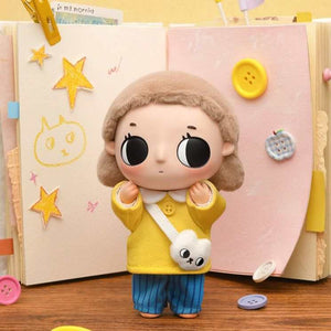 View the charming details of the yellow jacket scene from نومي بلايند بوكس and pop mart, featuring wonderful بلايند بوكس and صندوق غامض items by بوب مارت.