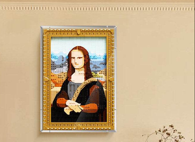 إطار أكريليك شفاف للوحة الموناليزا بالمكعبات على الجدار