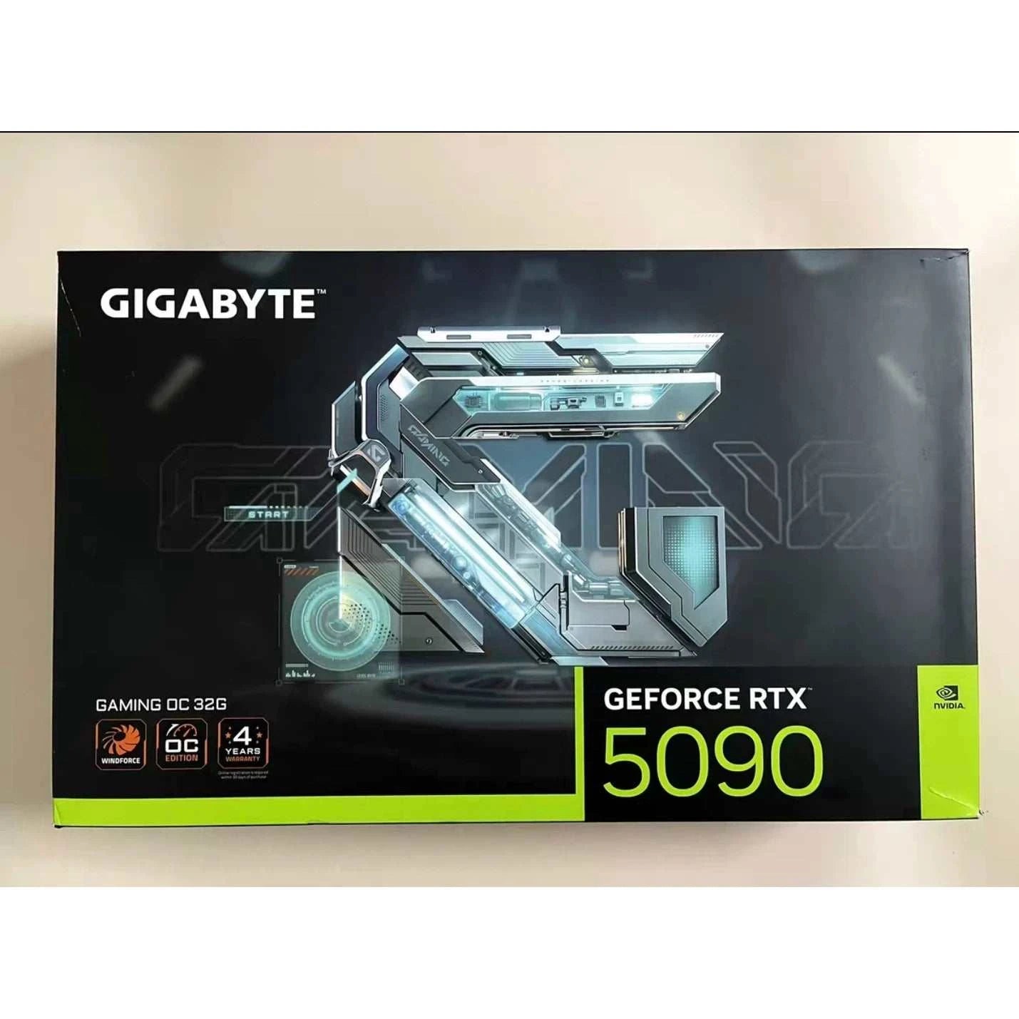 صندوق غامض من سلسلة RTX 5090 جيجابايت من جيجابايت مع مجسم شخصية عشوائية